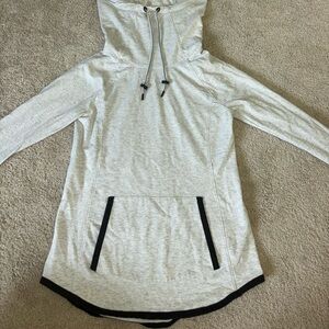 Athleta hoodie sweatshirt with thumb holes